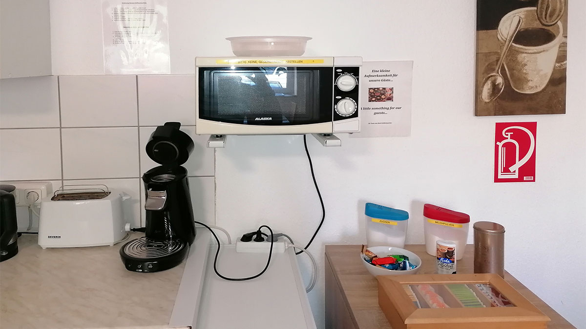 Küchenzeile, Mikrowelle, Toaster, Wasserkocher